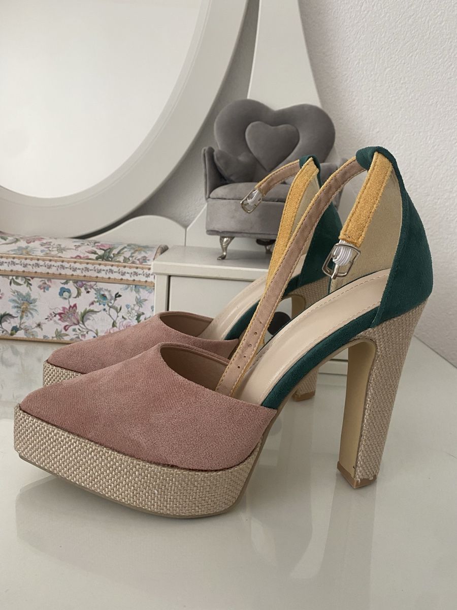 Scarpe da donna: Sandale gr 37 – Nuovo (secondo la descrizione) da Klingnau venduto da Nirvana 3