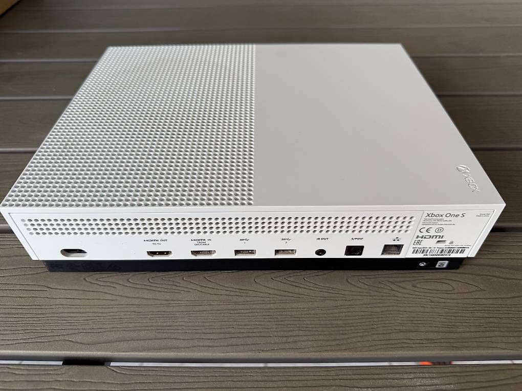 Console: Xbox One S mit 1 TB Speicher und 7 Spiele + Controller  – Usato da Au SG venduto da ba6_m2fl 2