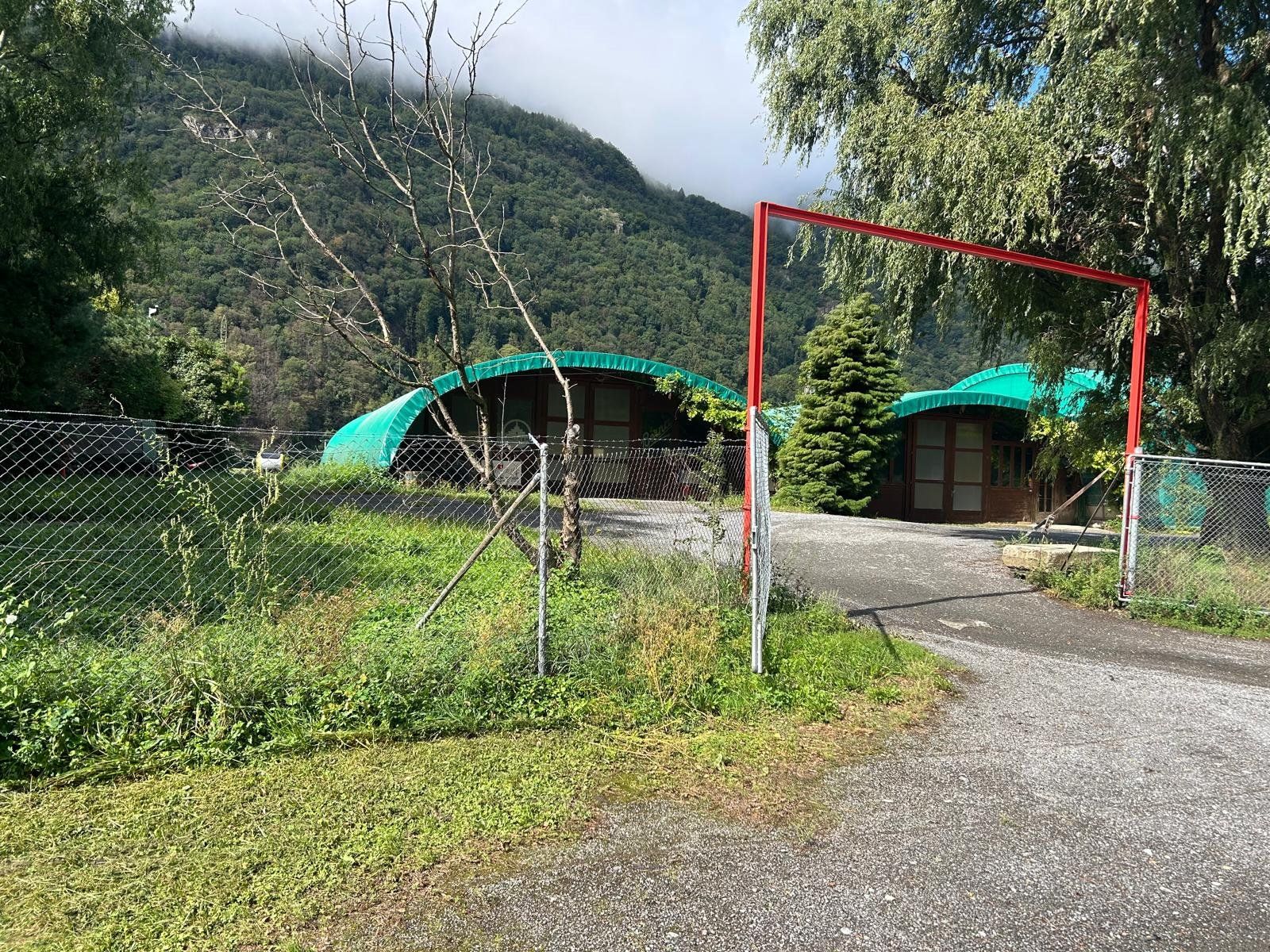 Tentes & Pavillons: Evionnaz - Couvert artisanal à louer – D'occasion à Evionnaz par Airnace 2