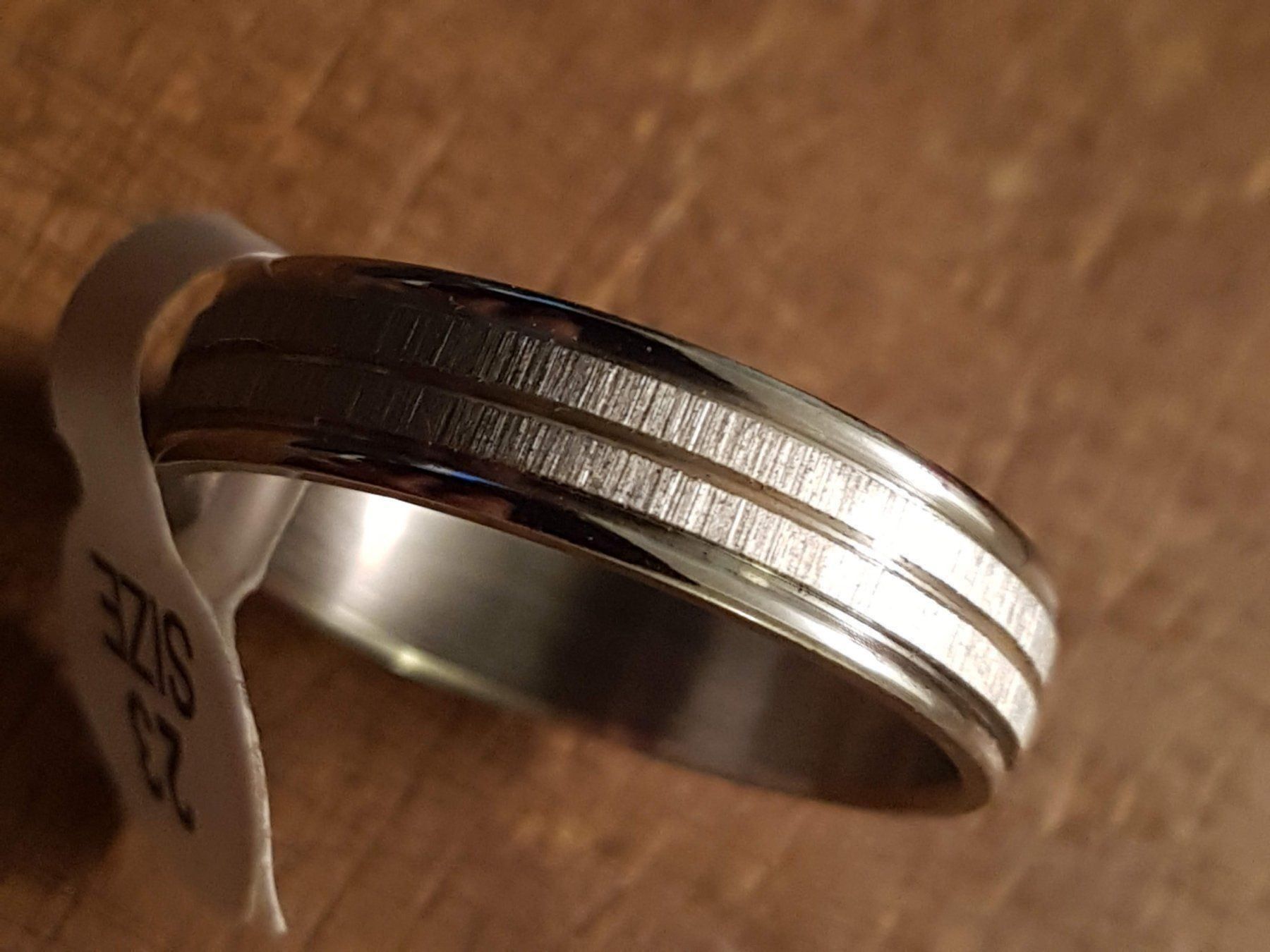 Anelli: Ring Edelstahl Gr. 21 gerillt matt/glänzend – Usato da Ettingen venduto da Maranathatalitha