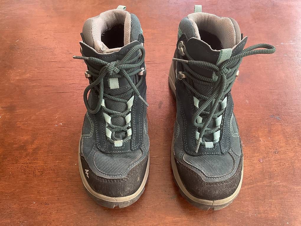 Chaussures femmes: Wanderschuhe Quechua Gr. 37 – D'occasion à Zuerich par kuit 2