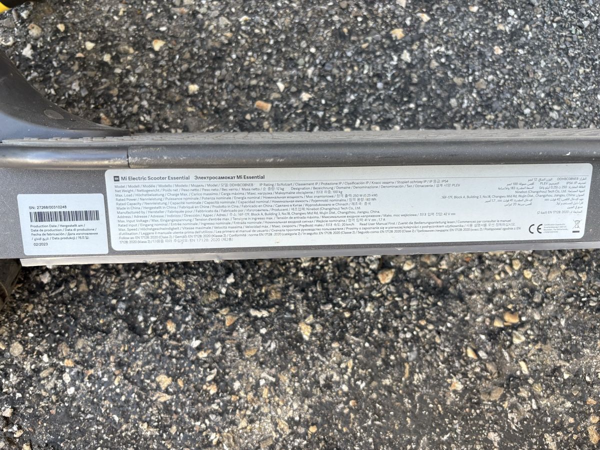 Xiaomi Kickboard: Xiaomi Mi Electric Scooter Essential – Usato da La Chaux-de-Fonds venduto da hug_y9hf 4