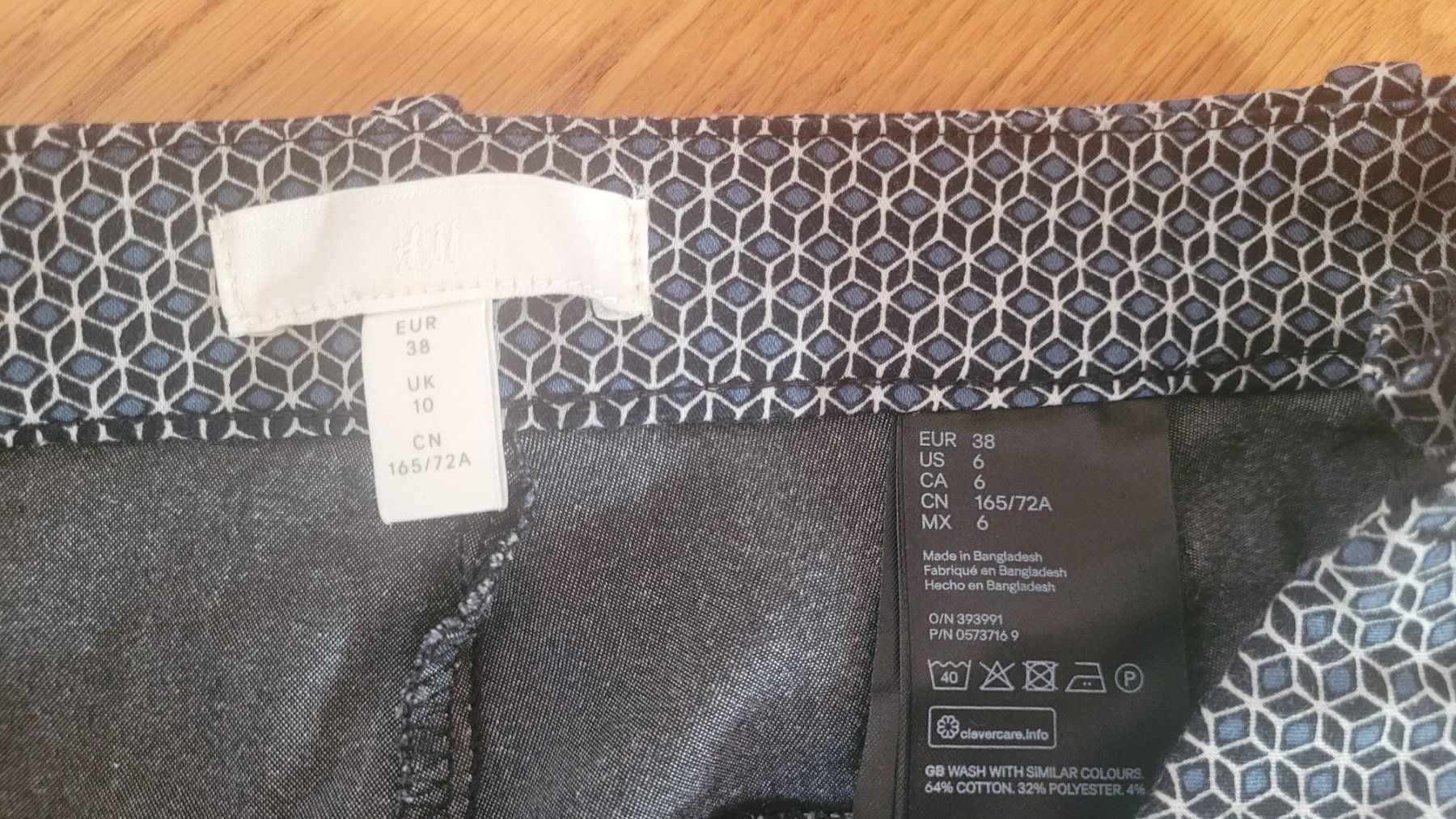 H&M Pantaloni: Sommerhose gemustert, Grösse 38 von H&M – Nuovo (secondo la descrizione) da Neschwil venduto da flower_69 2