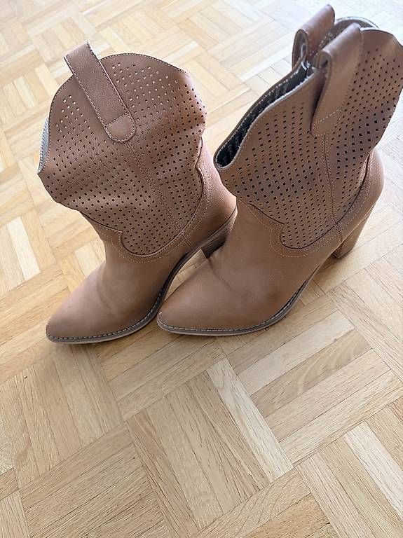 Chaussures femmes: Stivali  – D'occasion à Locarno par dol_2bfc