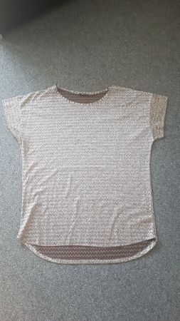 Schönes Frauenshirt Gr. 54 (XXL)
