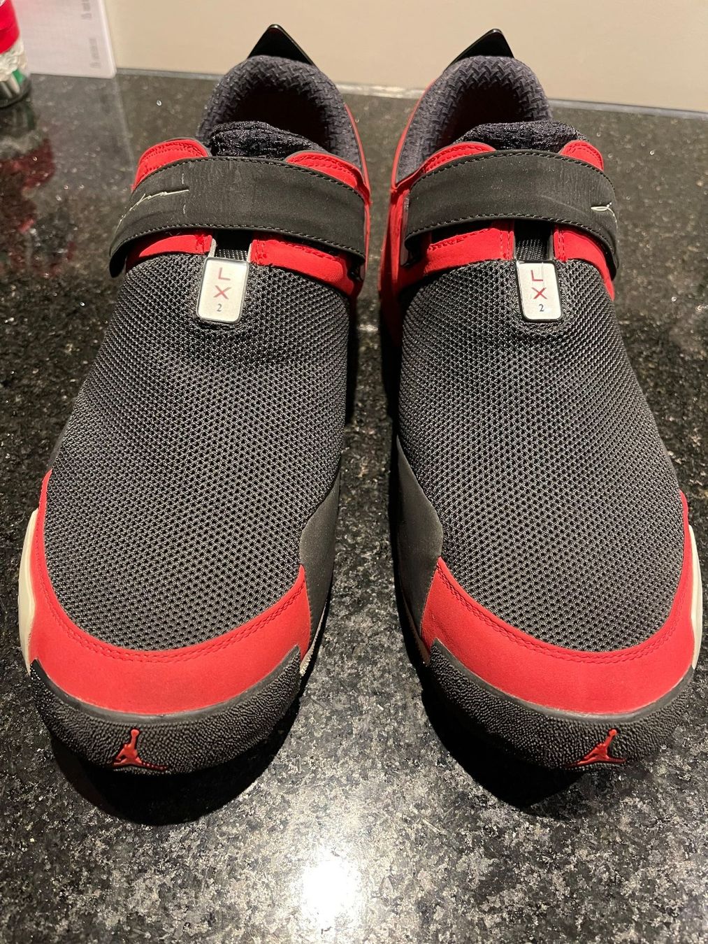 Jordan Scarpe da uomo: Jordan LX 2 Black/Red - Grösse 48.5 / US 14 – Usato da Buch am Irchel venduto da Sweetharth