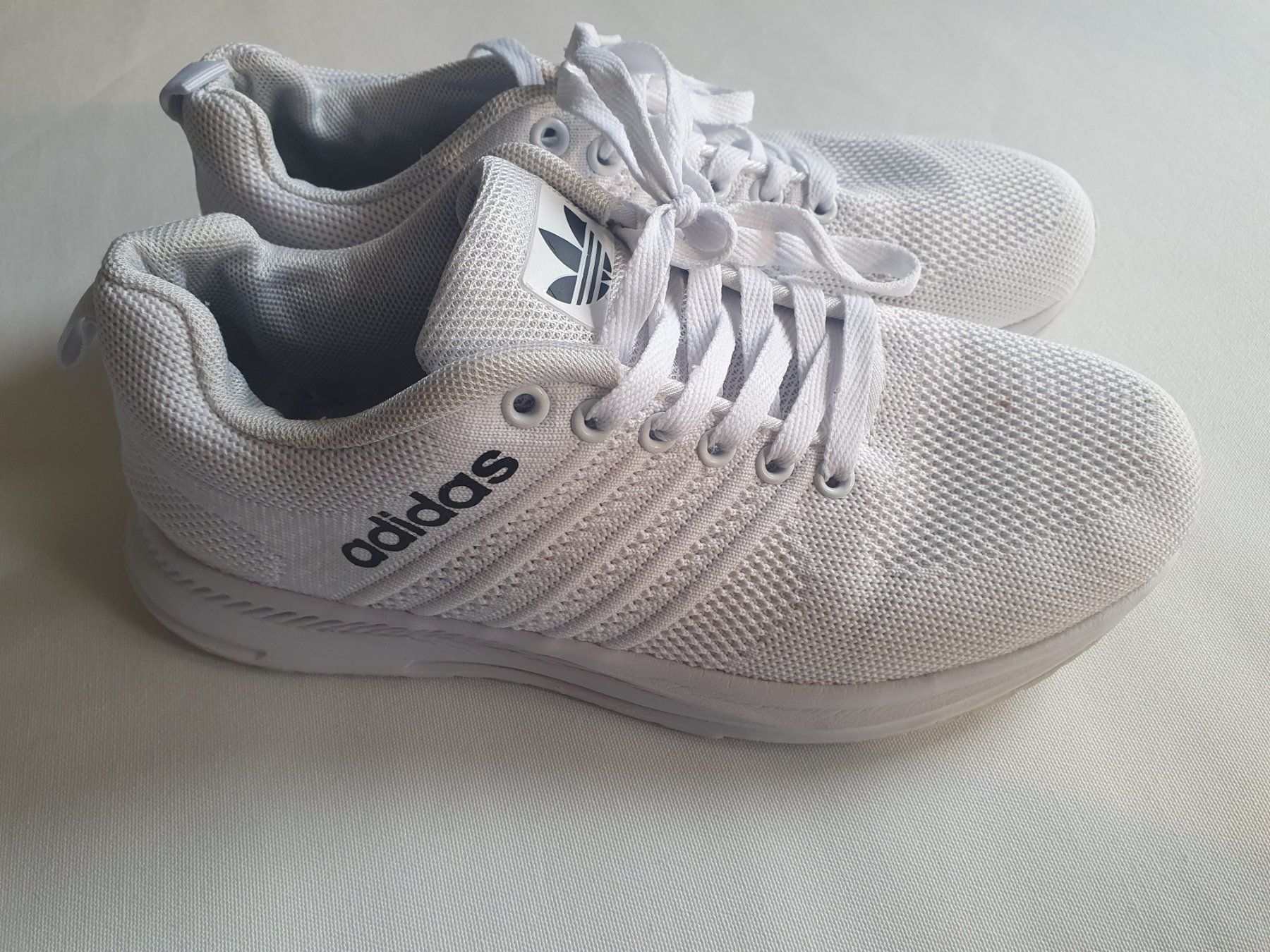 Adidas Scarpe da uomo: Chaussures Adidas blanches, pointure 39, unisex – Usato da Lausanne venduto da Af2016 6