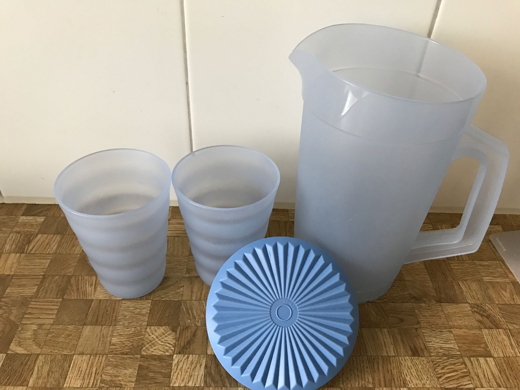Tupperware Recipients et similaires: Tupperware     Krug mit 2 Bechern – D'occasion à Birmensdorf ZH par Hilhan 1