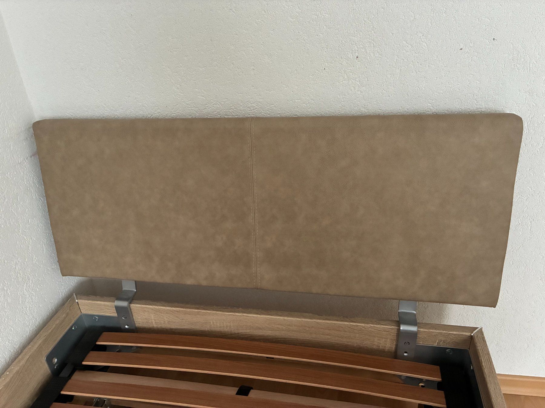 Livique Letti: Bett 100X200cm mit Einlegerahmen und gratis Matratze – Usato da Wiliberg venduto da Pejasi 1