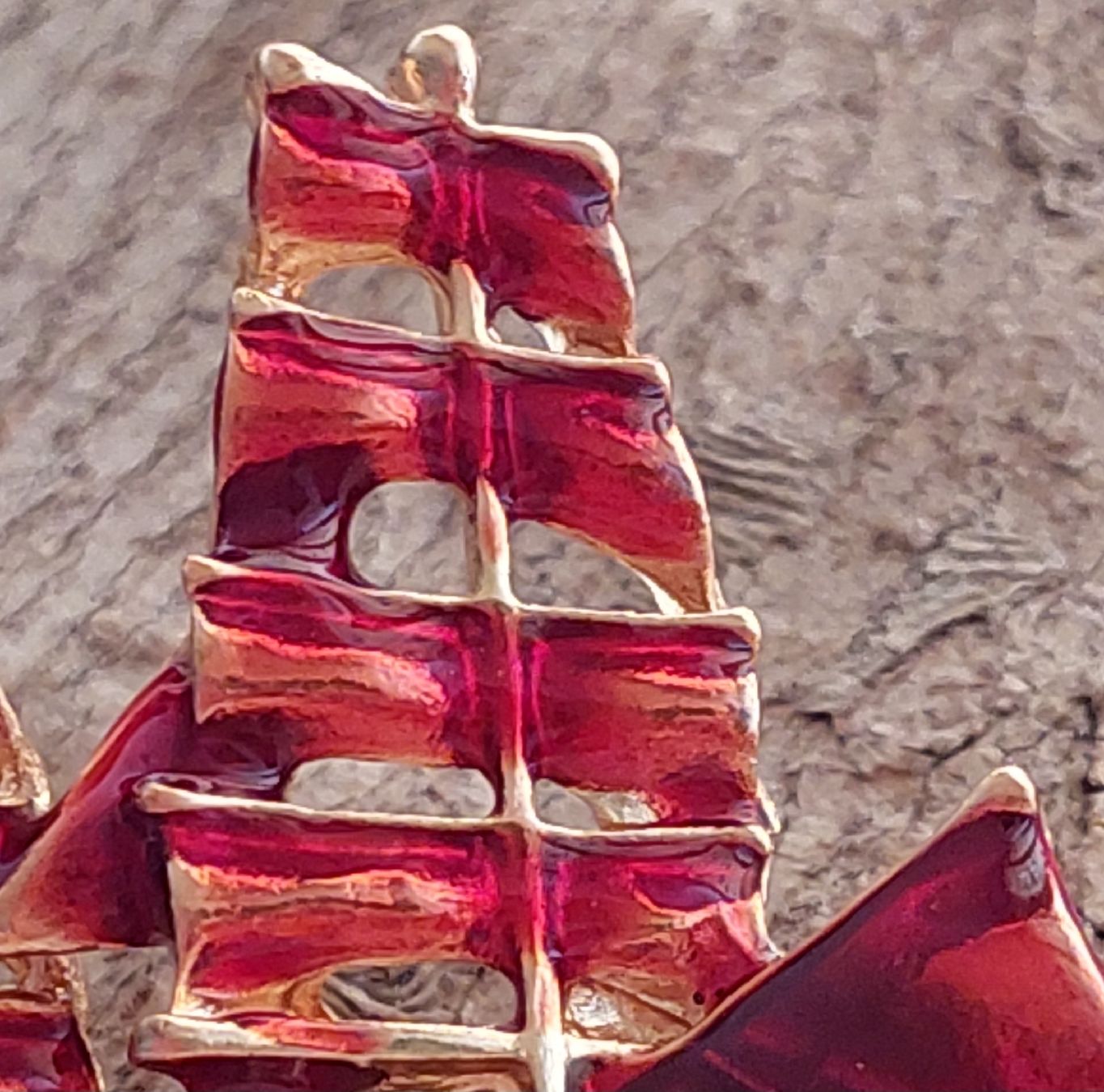 Spille & Fermagli: Rote Segelschiff Brosche – Nuovo (secondo la descrizione) da Oberwil BL venduto da Kukkaniitty 2