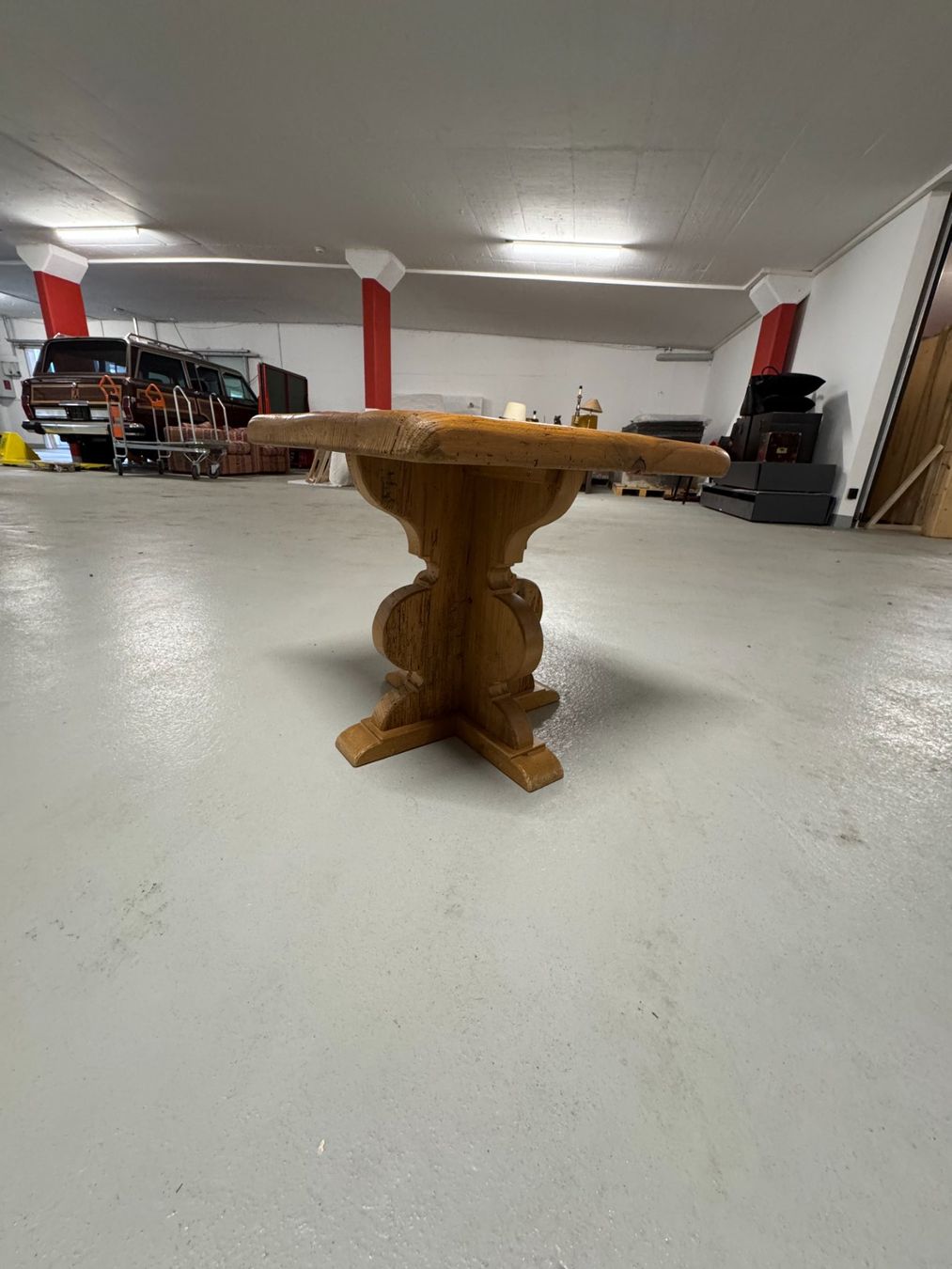 Tische: Antique Centre Table – Gebraucht aus Gsteig b. Gstaad von Auctionly 6