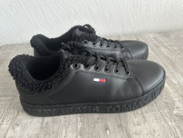 Tommy Hilfiger, gefütterte Sneaker Gr. 40