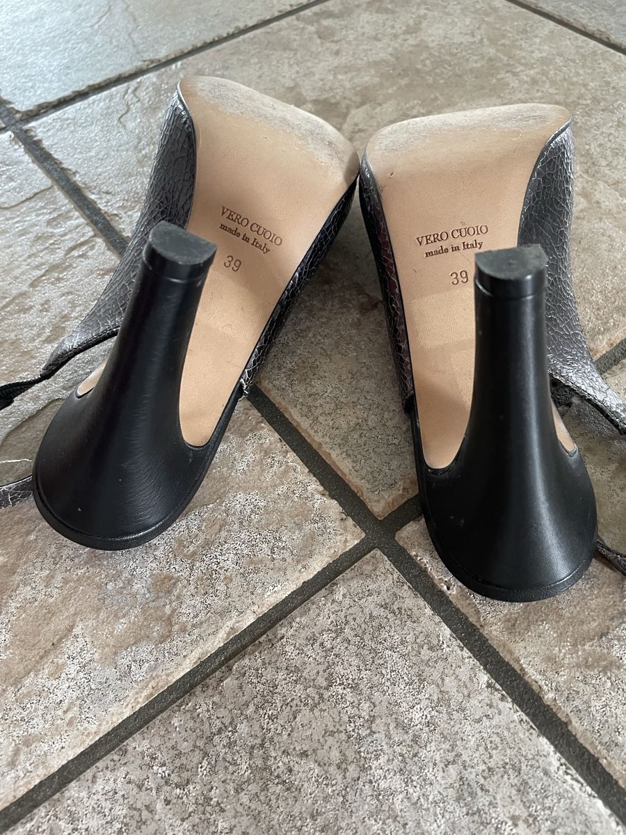 Scarpe da donna: Peeptoe Pump, echtes Leder, Grösse 39 – Usato da Hausen AG venduto da Future4me 5