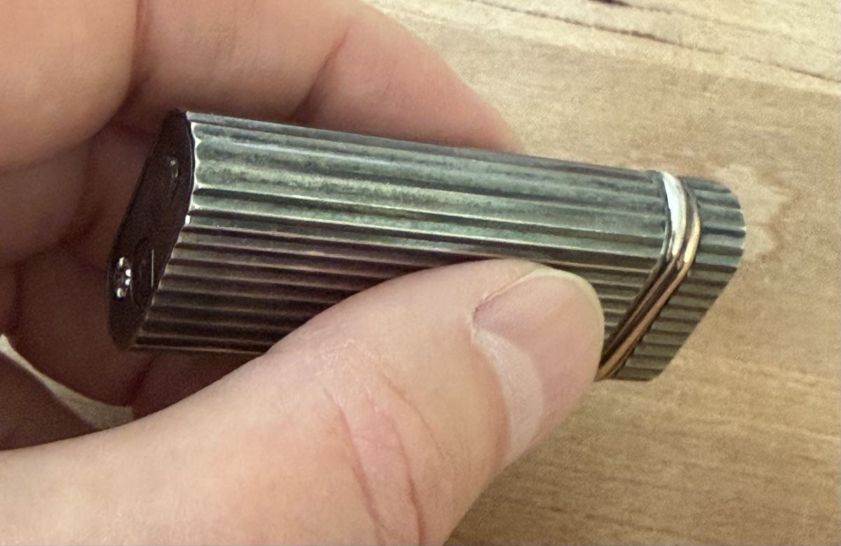 Cartier Accendini: Original Oval Ribbed Cartier Trinity Feuerzeug – Usato da Embrach venduto da watchesandlighters 5