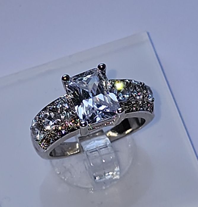 Anelli: Stilvoller Ring mit Zirkonia, 925 versilbert, Gr. 7 – Nuovo (secondo la descrizione) da Grenchen venduto da maretop 9
