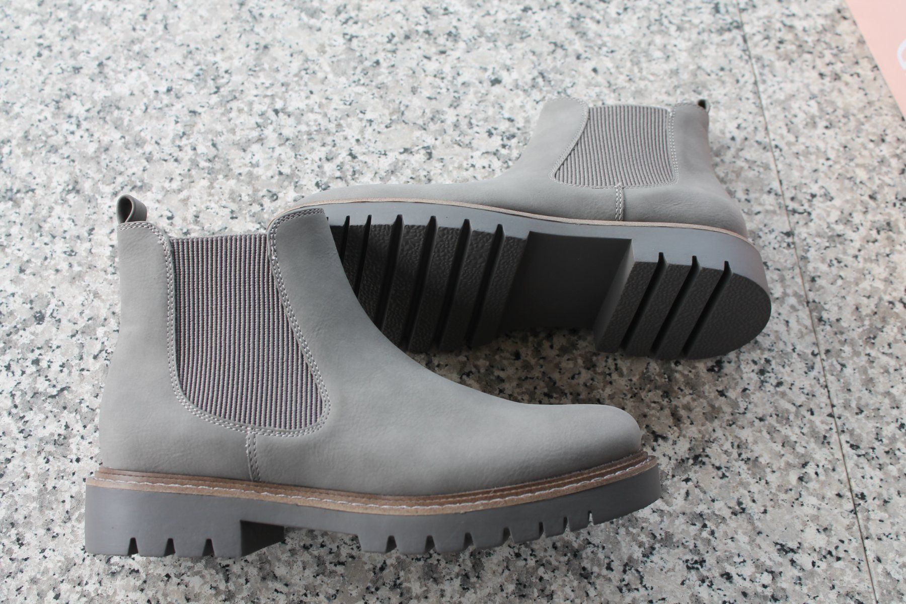 Damenschuhe: Bottines neuves 41 – Neu und originalverpackt aus Chez-le-Bart von jasse