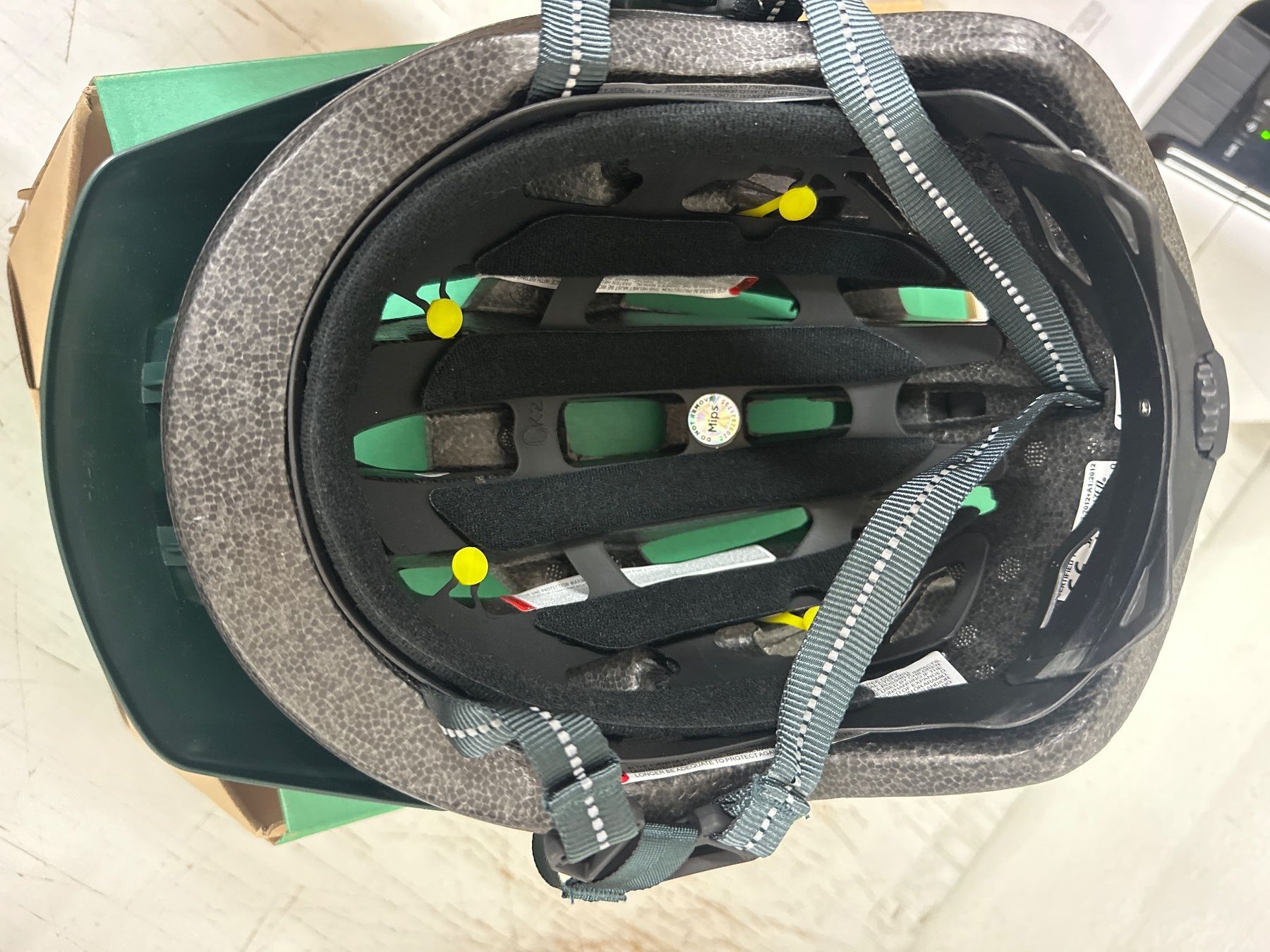 Specialized Caschi: Specialized Kinderhelm Shuffle LED Gr. 50-55cm Neu – Nuovo e nell'imballaggio originale da Zürich venduto da Barspin 3