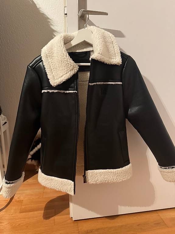 Giacche: Karl Lagerfeld Kunstlederjacke XS – Usato da Pfäffikon SZ venduto da Melanie335
