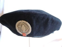 Schweizer Armee Béret in sehr schönem Zustand mit Emblem