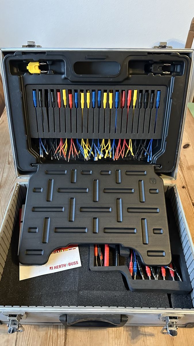 Fluke Misurare: Elektro Messkoffer mit div. Messgeräten & Prüfkabel – Usato da Hinwil venduto da dav_swv6 3