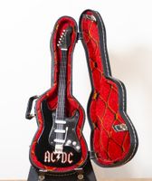 Kleine AC/DC Stratocaster Tischdeko