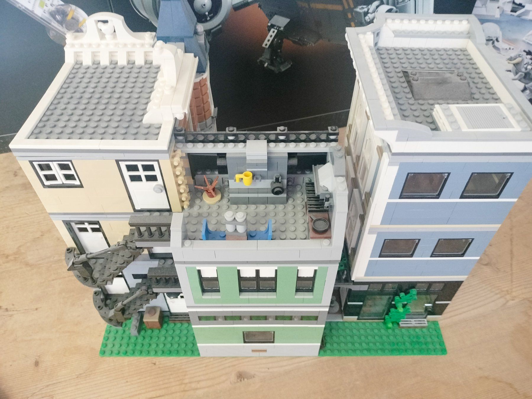 Lego Jouets: Lego Creator Expert 10255 Assembly Square Modular ab 1.- – D'occasion à Wil SG par RoyalBricks 4