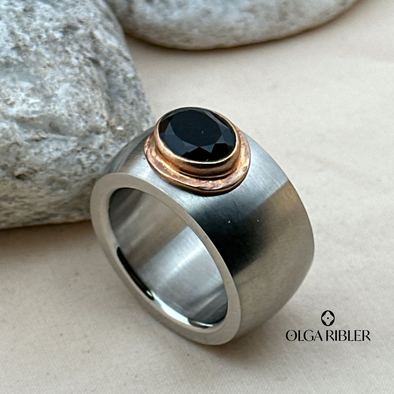 Olga Ribler Bagues: Edelstahl Statement  Ring mit Onyx Grösse 60 – Neuf (Voir description) à Luzern par Schmuckoutlet 1