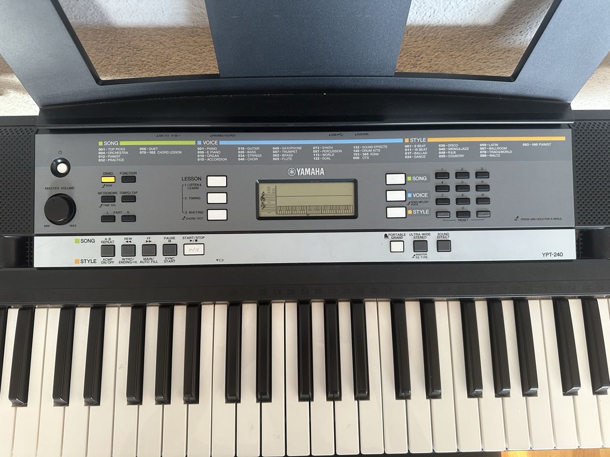Yamaha Instruments de musique: Keyboard Yamaha YPT-240 – D'occasion à Wädenswil par Elio42 2