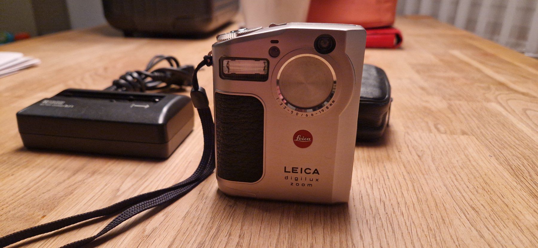 Leica Fotocamera: Leica Digitalkamera mit Zubehör! – Usato da Zürich venduto da Lina049 1