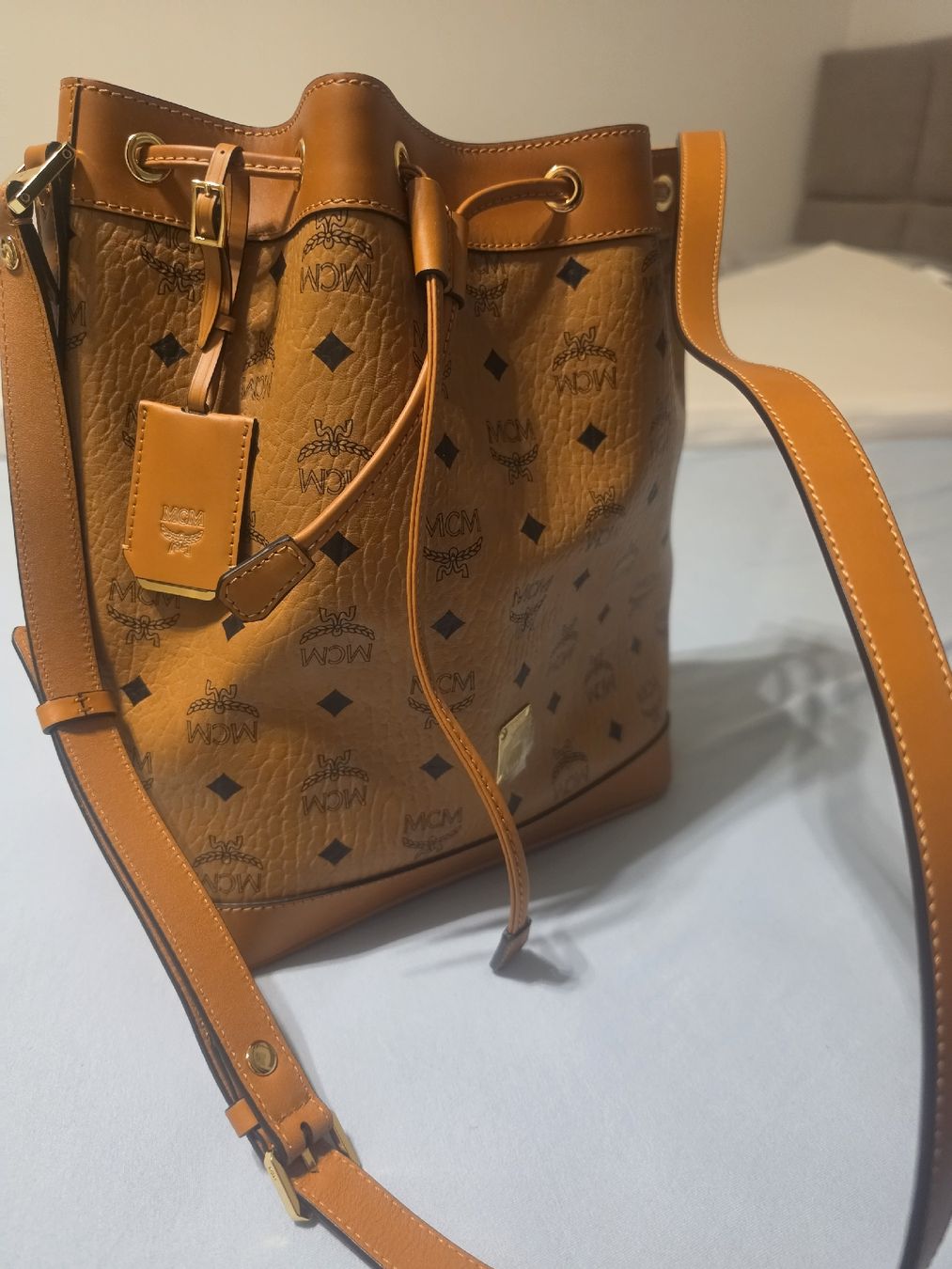Mcm Sacs femmes: MCM Beuteltasche cognac monogramm Leder NEU – Neuf (Voir description) à Dübendorf par el3mendoloco 2