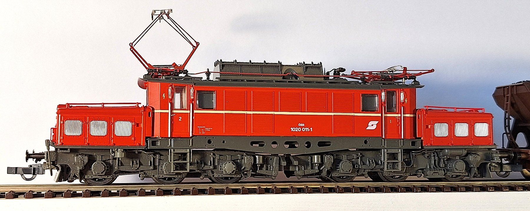 Roco Trains électriques: ÖBB 1020 mit Güterzug – D'occasion à Bern par BahnliebhaberRe420 4