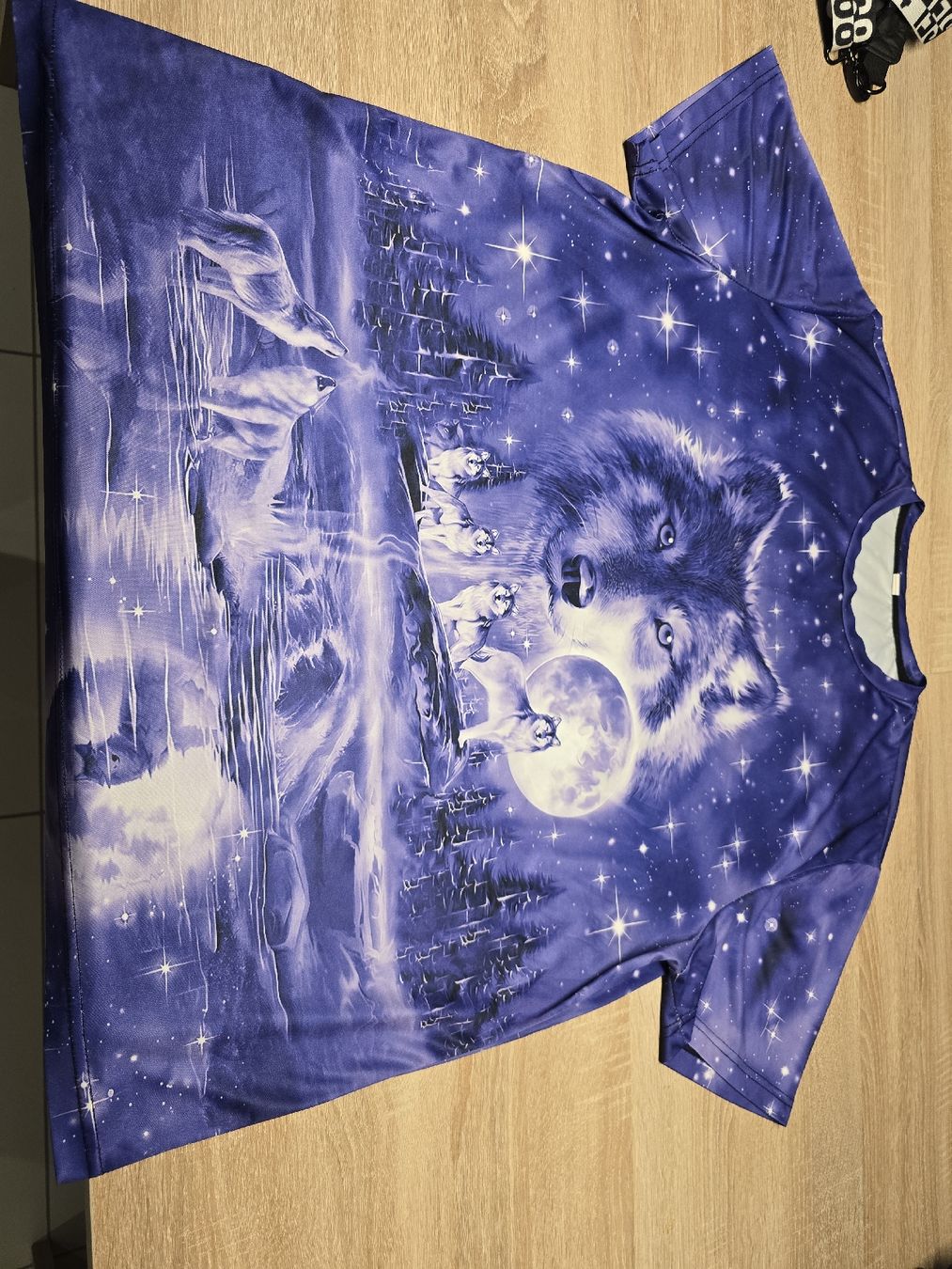 T-shirt: T shirt wolf lila – Nuovo (secondo la descrizione) da Derendingen venduto da Mil_l98S 2
