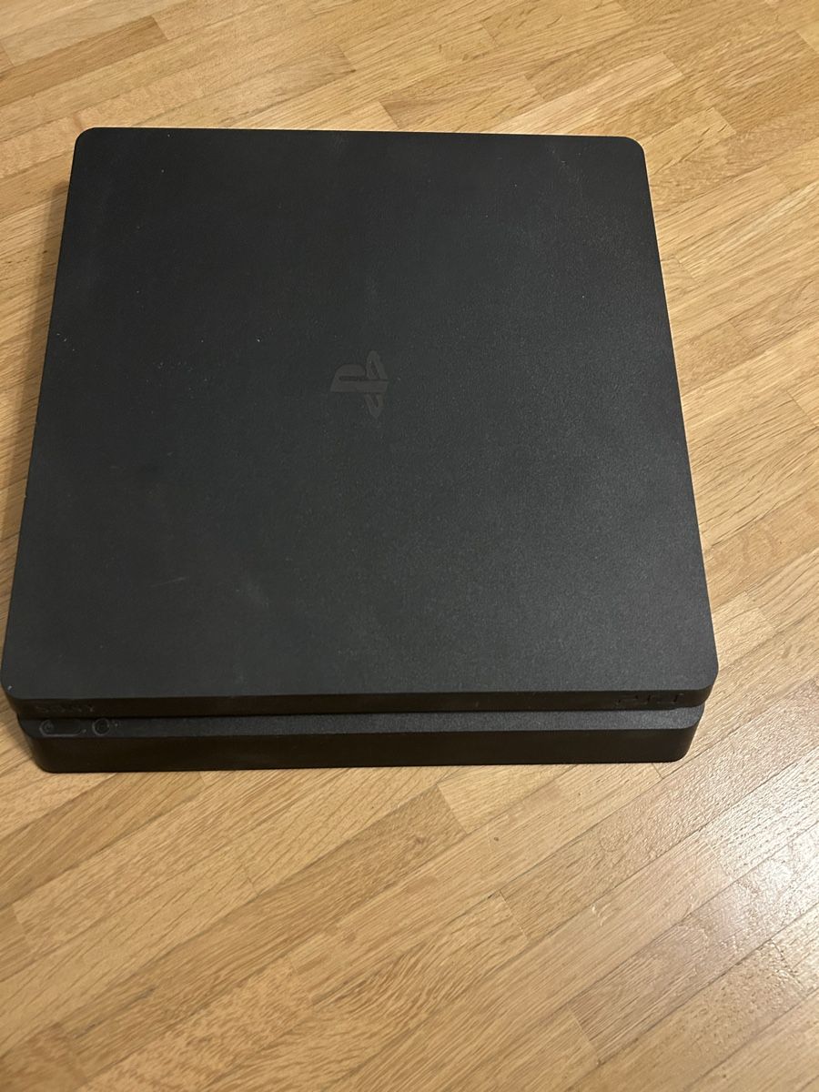 Sony Console: Playstation 4 Slim – Usato da Lyss venduto da dxmxan