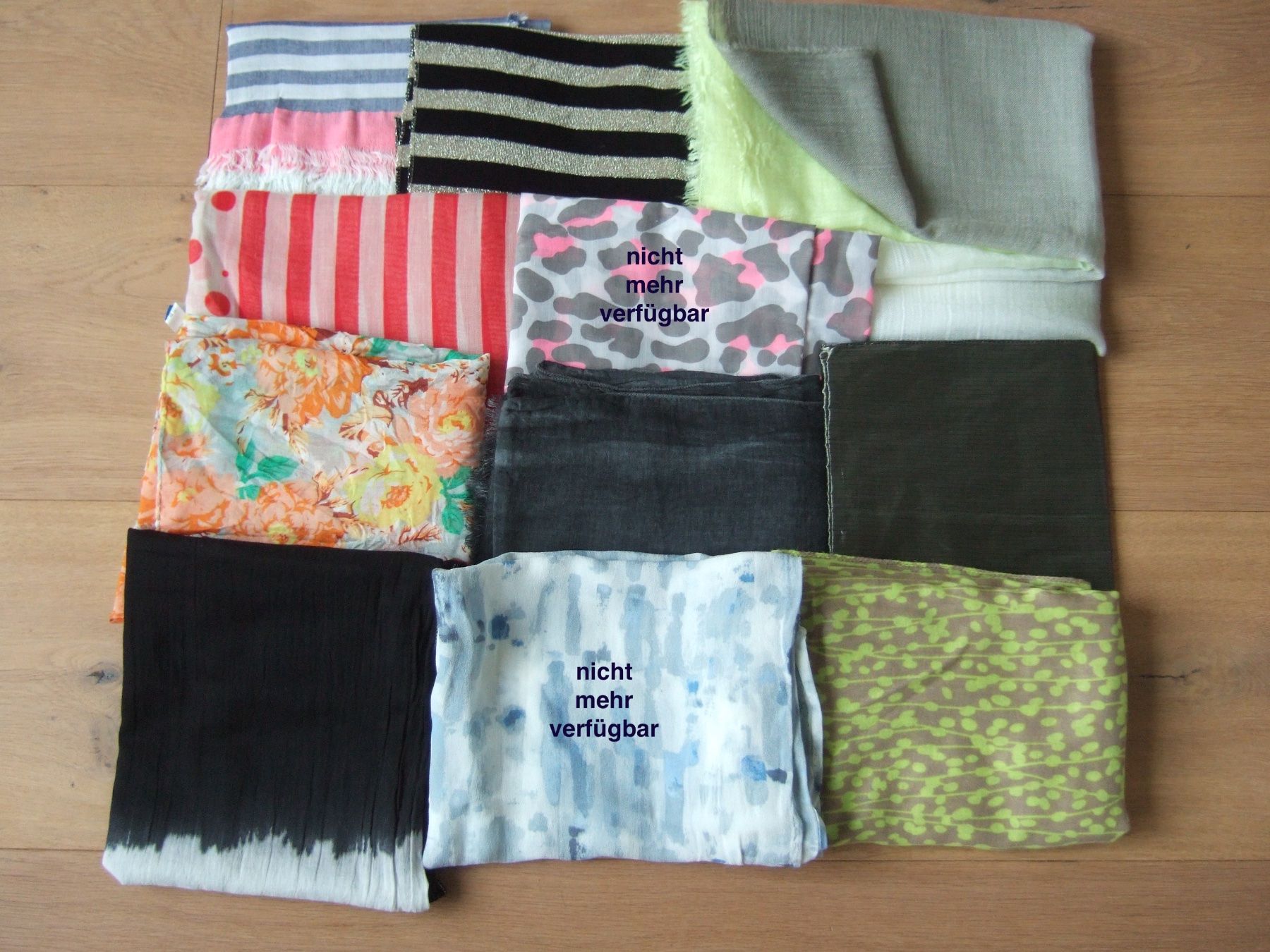 Foulard & Sciarpe: 34 Schals, Foulards, Tücher – Usato da Mörschwil venduto da paecklitante 1
