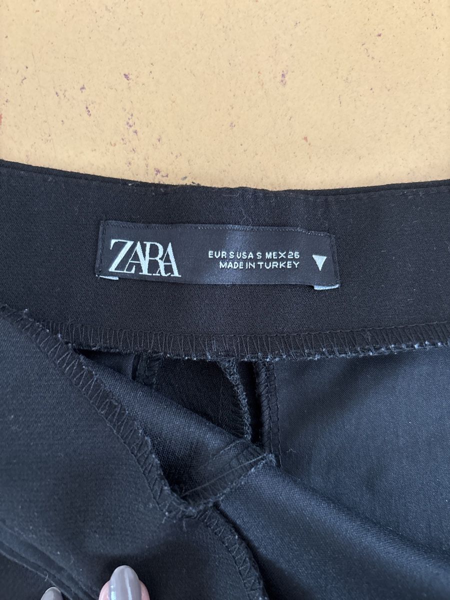 Zara Lotti di vestiti: Jeansshorts und Skort – Usato da Zürich venduto da del_gdm2 6