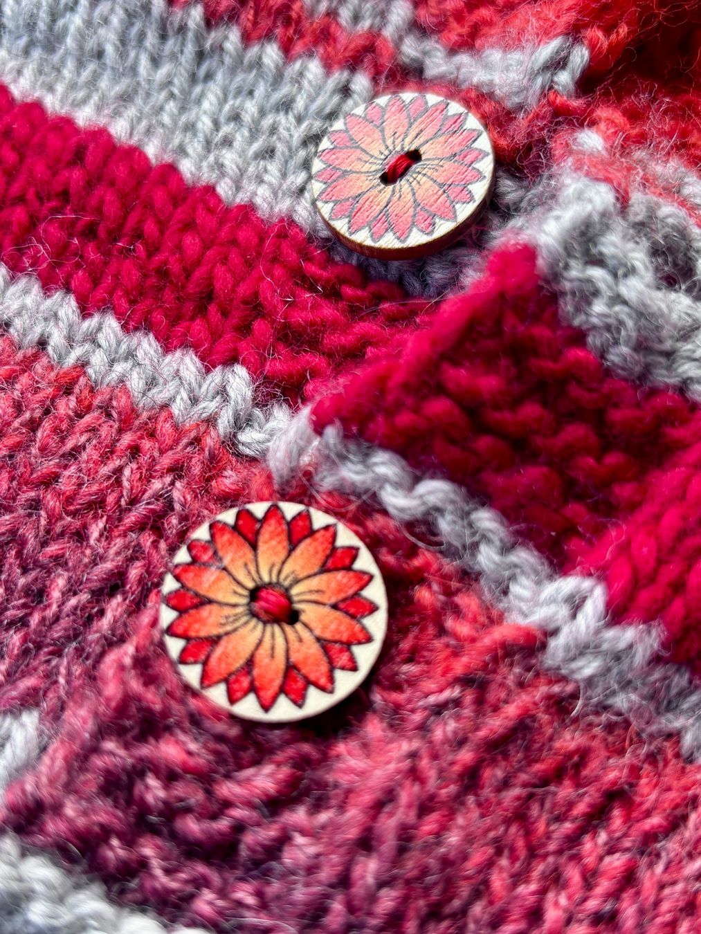 Giacche & Cappotti: Kinderstrickjacke, Bunte Strickjacke, handgestrickt – Nuovo e nell'imballaggio originale da Fislisbach venduto da handglismet 2