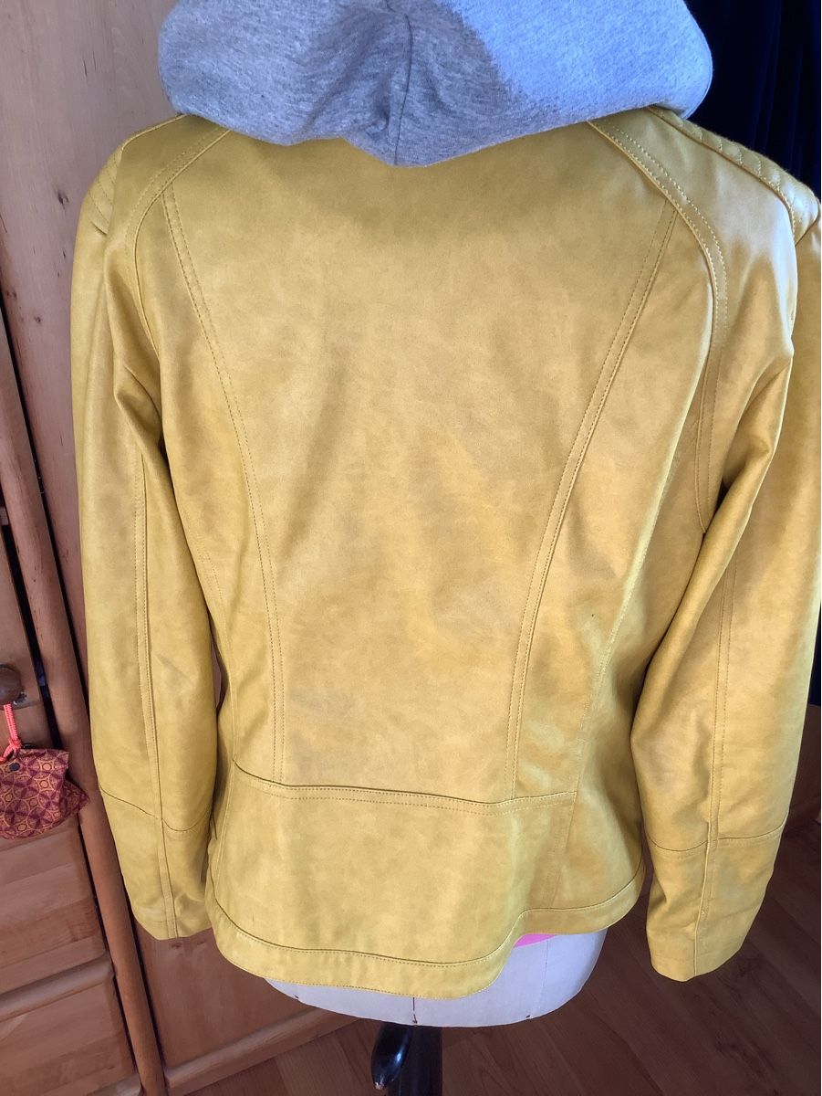 Jacken: Jacke – Gebraucht aus Ennetbaden von Valli4 4