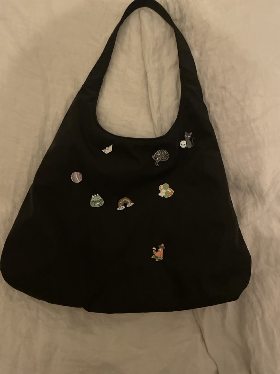 Borse da donna: Schwarze Even&Odd Tasche mit Anstecker, nie gebraucht – Usato da Solothurn venduto da kun_b2jw