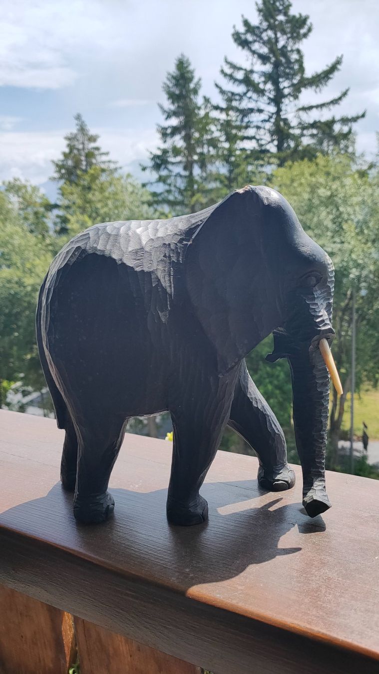 Statuette: Sculpture éléphant en bois de tilleul – Usato da Crans-Montana venduto da Camphill 1