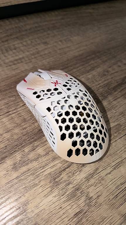 Mouse: Ultralight Finalmouse Gaming Maus Weiß/Rot – Usato da Urtenen-Schönbühl venduto da Cemorra 1