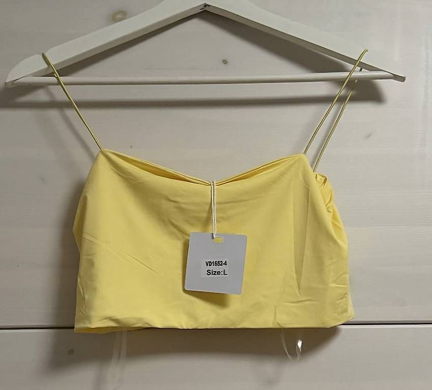 Tops: Crop top  – Neuf avec emballage d'origine à Yverdon-les-Bains par may_r5f7