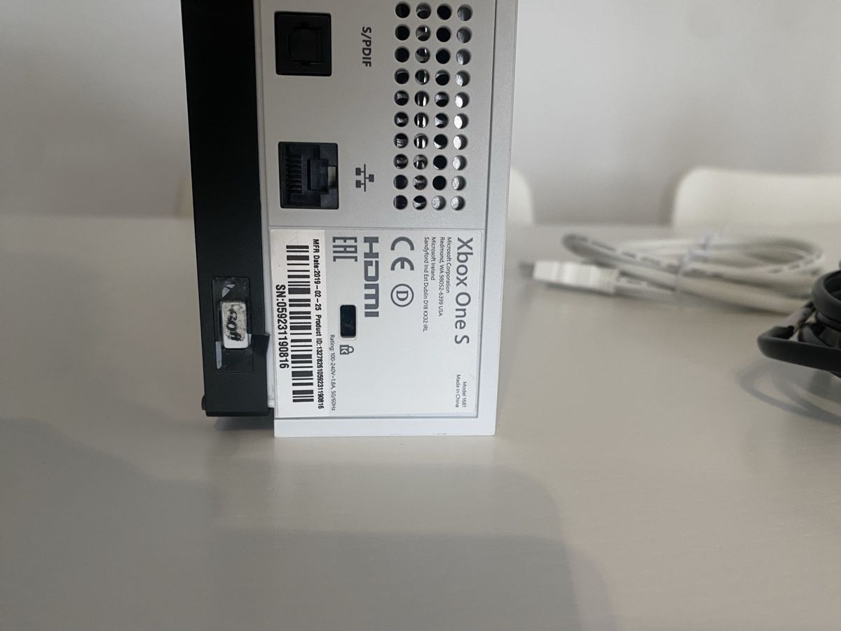 Microsoft Console: Xbox One S (Startet nicht) – Difettoso da Luzern venduto da yannick.w123 3
