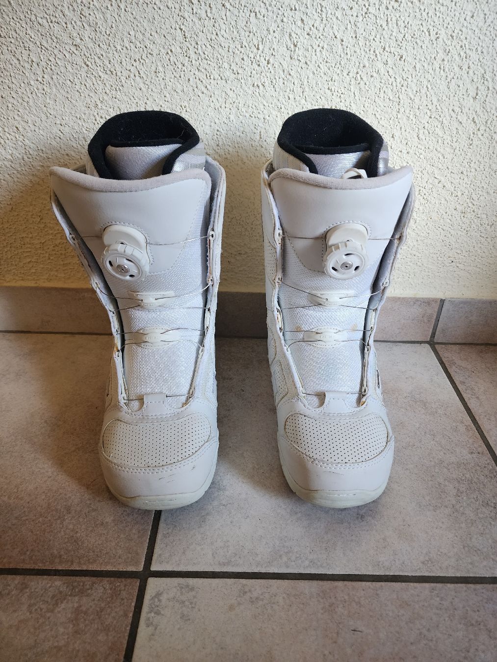 Scarpe da donna: Snowboardboot DONNA Damen Weiss Grösse 40  – Usato da Berneck venduto da erato6 1