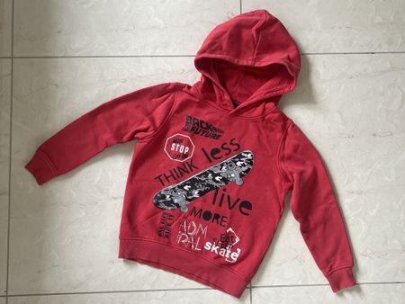 Roter stylischer Admiral Hoddie, Gr. 128