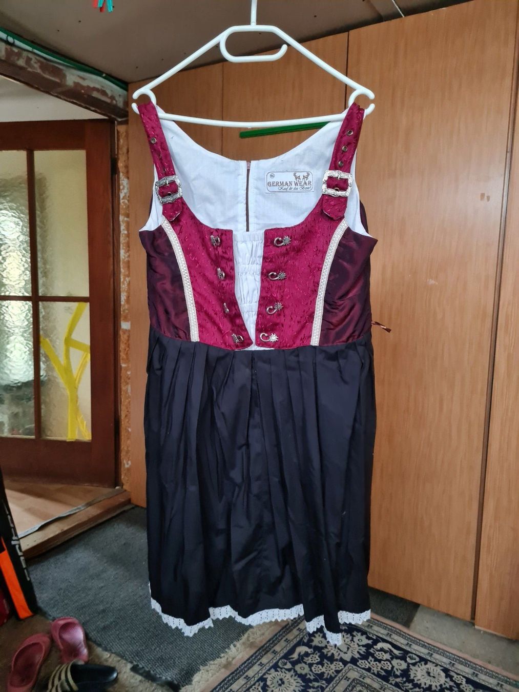 Robes: Dirndl Kleid , Grösse M – D'occasion à Coeuve par Nelly2 1