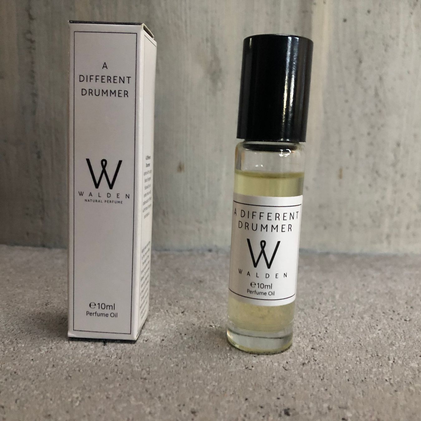 Profumi & Eau de Toilette: Walden, A Different Drummer, 10 ml Perfume Oil – Usato da Nuglar venduto da liboll