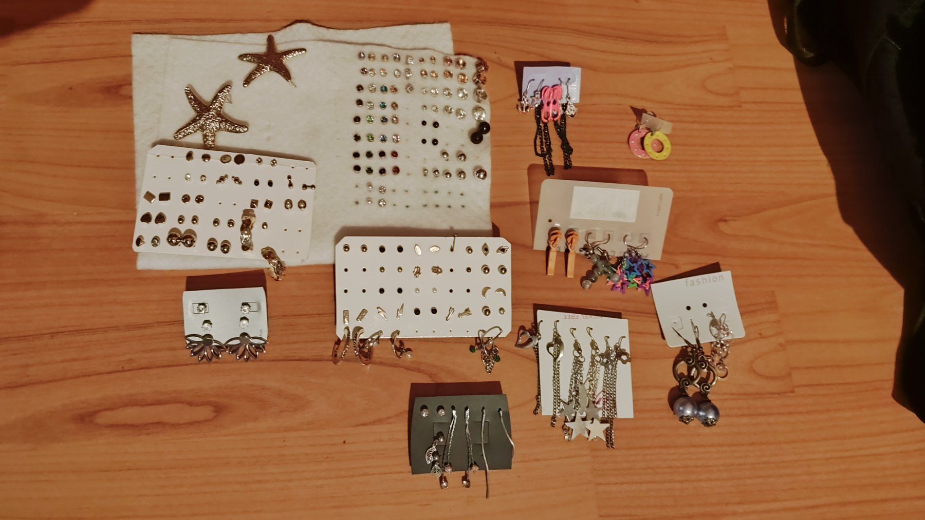 Orecchini pendenti & Orecchini a lobo: Ohrringe & Ohrstecker Set Modeschmuck verschiedene Modelle – Nuovo (secondo la descrizione) da Brüttisellen venduto da nic_xm7s