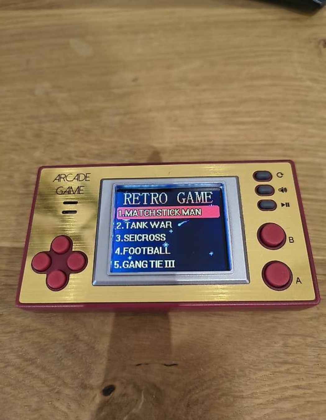 Console: Handheld Arcade Game Retro Console Gold Red New Condition – Usato da Zürich venduto da sha_vw65 2