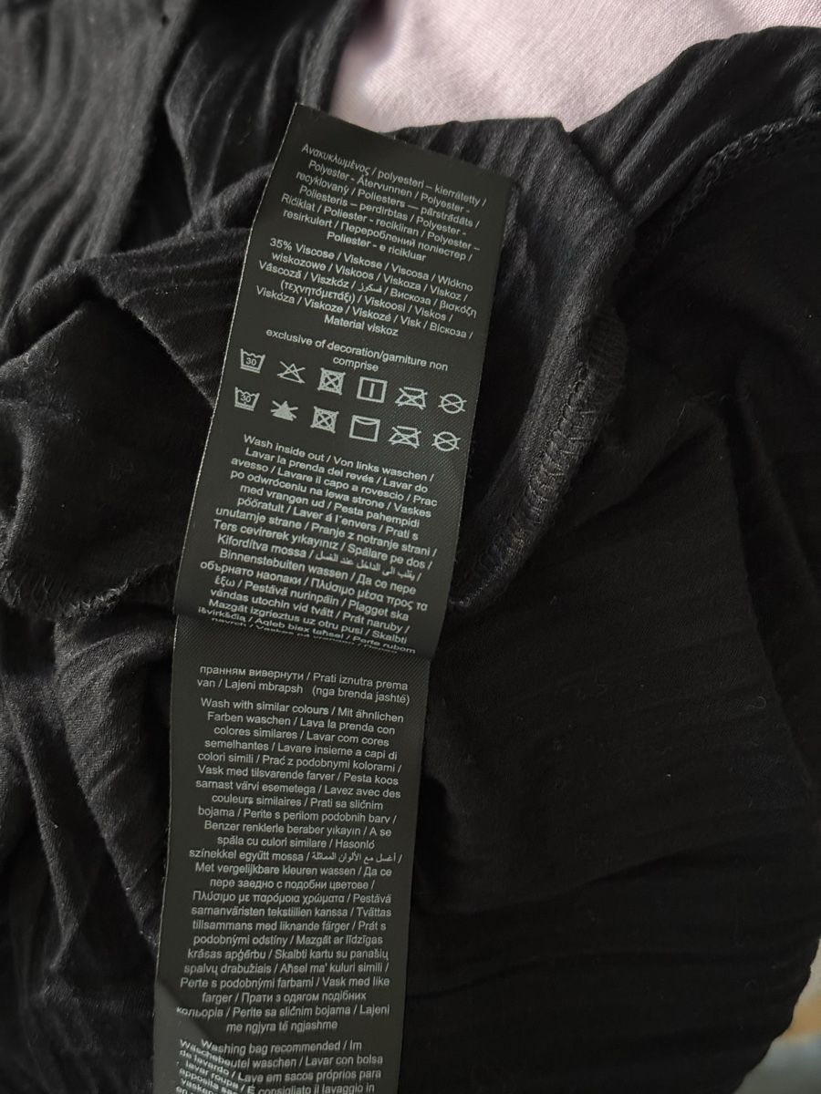 Vero Moda Top: Schwarzes Rip Top Vero Moda – Nuovo (secondo la descrizione) da Baden venduto da jmrtens 5