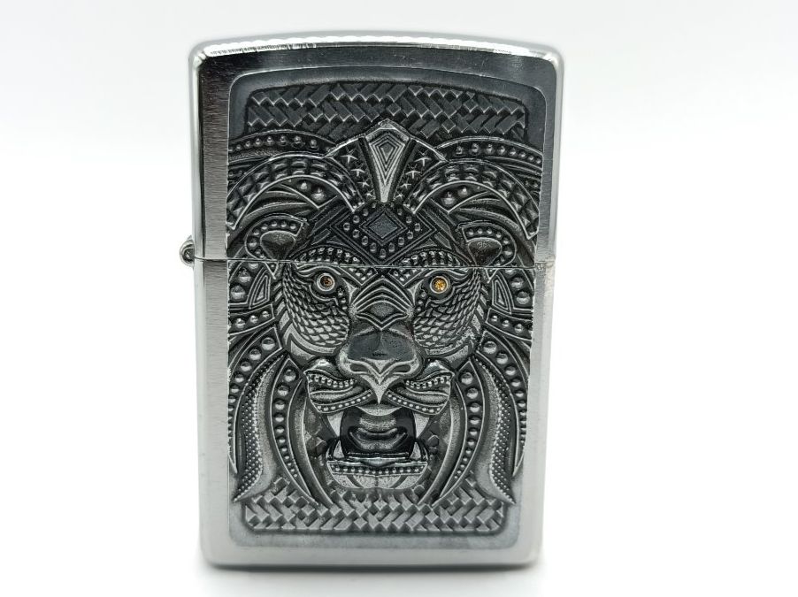 Zippo Accendini: ZIPPO Löwe Emblem Feuerzeug 2005906 – Nuovo e nell'imballaggio originale da Ennenda venduto da Benzinflamme